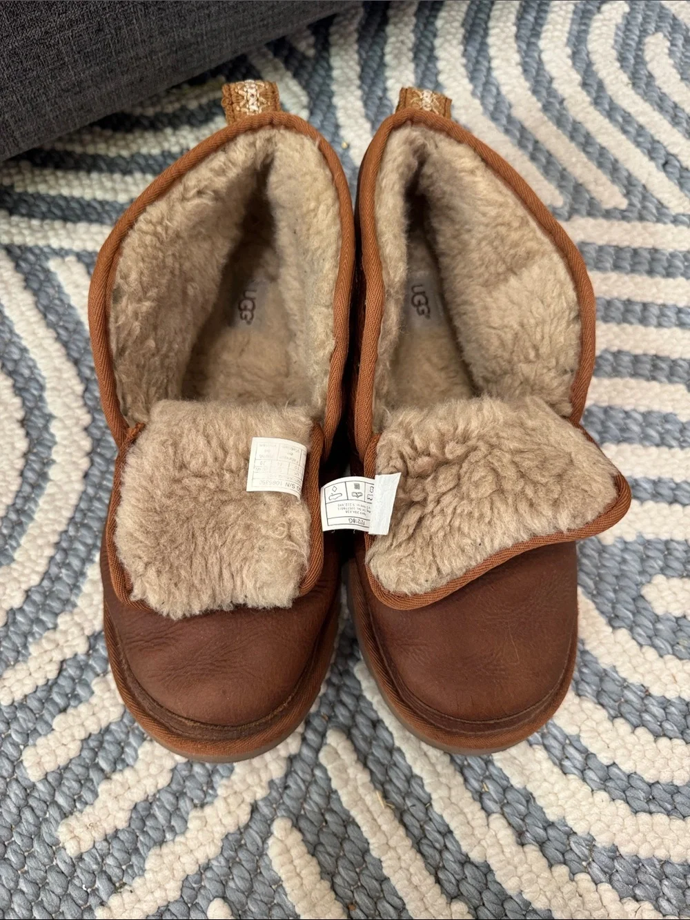 UGG Neumel Leather Chukka Boots Men's 11 Chestnut Sheepskin Lined Lace Up EUC